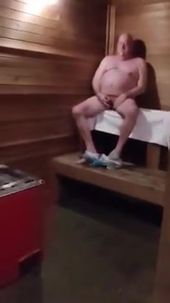Beardaddychub Takes a Sauna