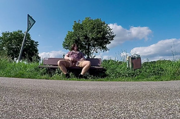 Nicki-Crossdress Handjob Outdoor High-Heels &amp; Stockings