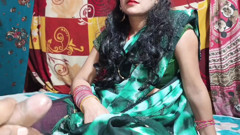 Dever Baat karte huye bhabhi ki chuchi pakad liya clear Hindi voice