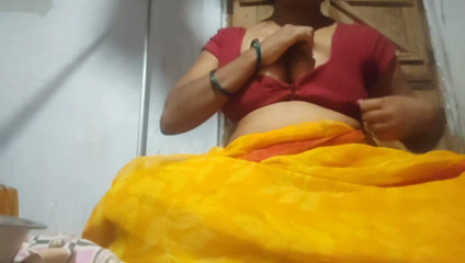 Indian beautiful sister-in-law fingers the ass alone in the house, hot sister-in-law masturbates at home