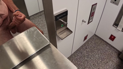 Wixxing in the public toilet