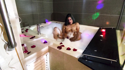 Romantic and wet masturbation in the bathtub for you, with foam and rose petals.