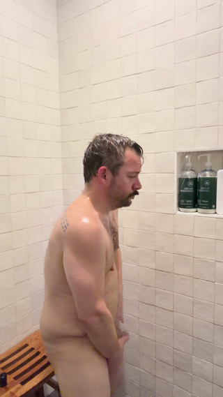 ROWdY TAKES A SHOWER