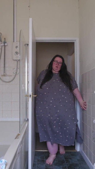 SSBBW Stripping in the Bathroom Fat Body Exploration