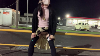 Voluntary training No41 Tucking exposure in a shopping mall parking lot thumbnail