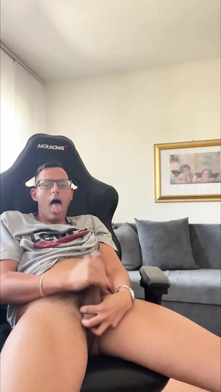 Cute German twink jerks off and cums on his feet (Only for feet lover)