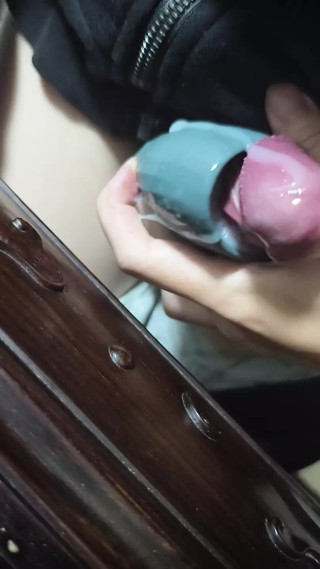 Cock is vibrated by the vibration trainer ww