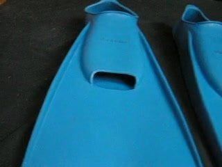 blaue Gummiflossen - blue rubber flippers