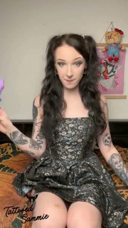 Pretty Goth Fuck Herself with New Dildo