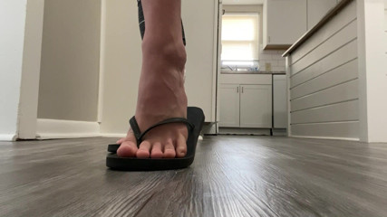 Flip Flop Modeling and Dangling Natural Toes