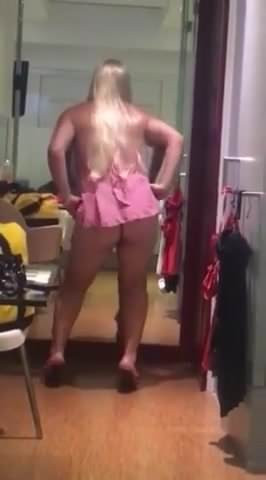 travesti dominadora ensinando crossdresser rebolar