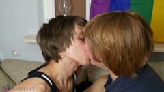 Boyfriends deep and long french kissing