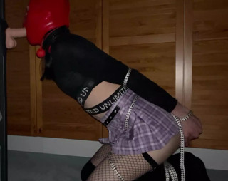 Sophie Krens tied up and Suck Dildo