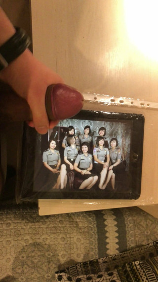 Polwan - Indonesian police girls cum tribute