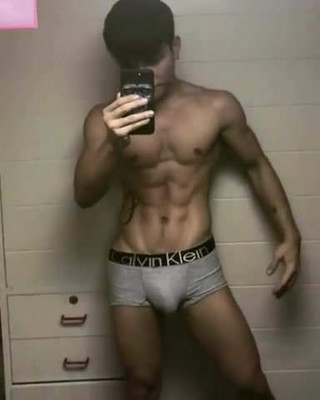 super cute Thai boy filming himself in CK trunk (1'00'')