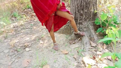 village bhabhi jungal me chudwane ke liye gayi