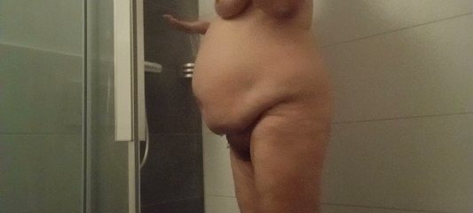 Mature BBW makes her big belly wiggle Eva Pur