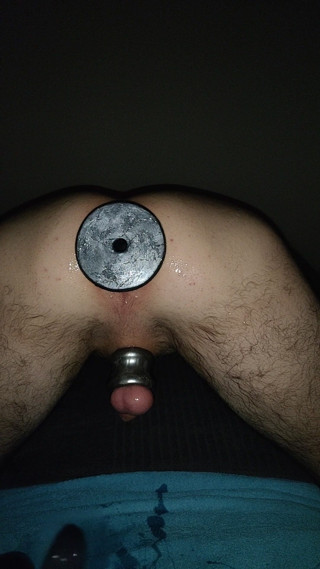 Fisting a young bi czech guy.