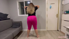 Gassy squats in pink leggings