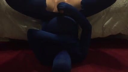 Face spray in Zentai
