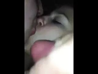 Threesome - Girls kissing &amp; cum in their mouths