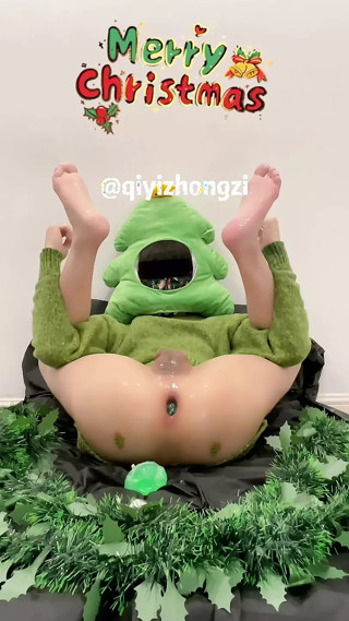 Merry Christmas twink play with sex toy laying eggs ass squirt