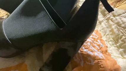 Little quick cumshot on my new green heels