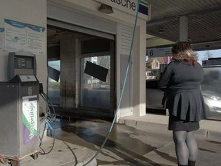 Car wash during rush hour