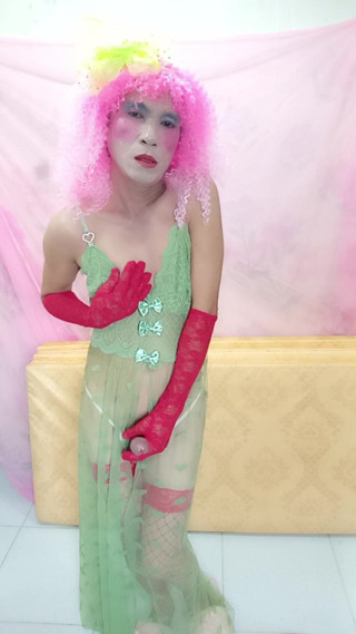 Oanh Le shemale wearing sexy porn selfie