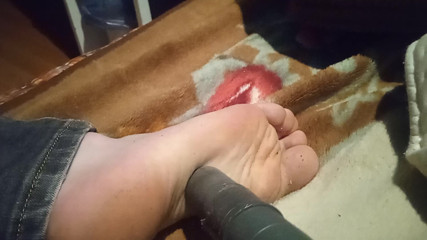 Twink vacuuming his dirty soles