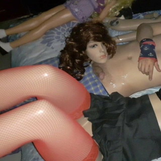 Huge ejaculation on Fatima's detached head