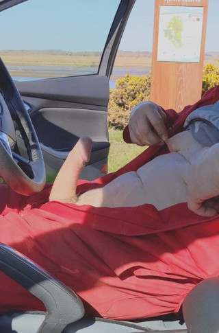 Horny to cum in my car