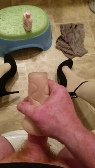 High heels and pantyhose jerking off