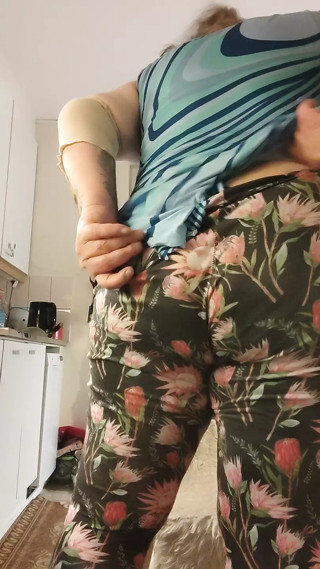 Gangstazz big ass wide open In the kitchen thumbnail