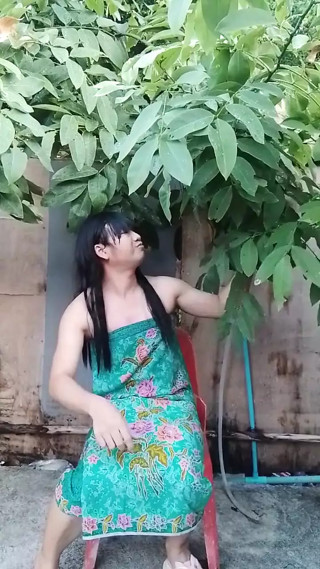 Showering Outside and Filming It thumbnail