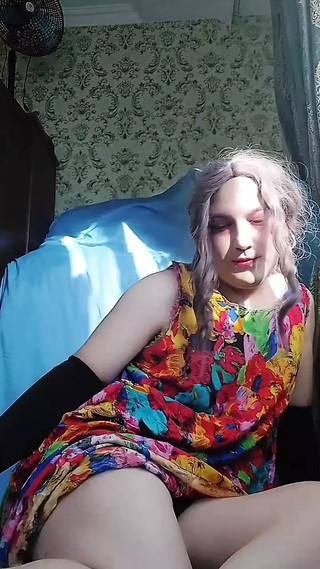 Express Yourself: Crossdresser Kitty's Mesmerizing Dance Moves