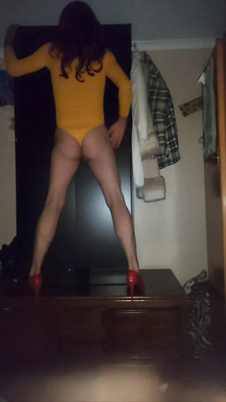 Playing around in my yellow suit ass shaking and flapping thumbnail