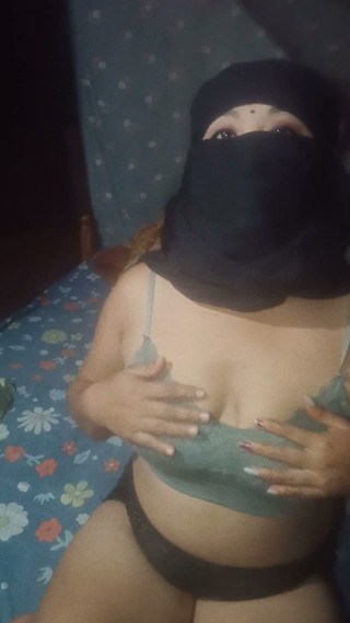 22yrs indian village bhabhi masturbation
