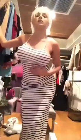 Bimbo Striptease