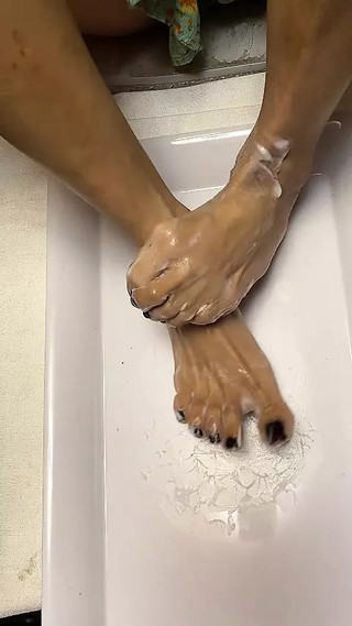 Melove Sexy Asian Feet with Long Toes Getting Lotion