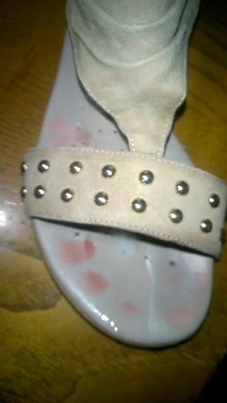 Scarpe scopate e sborra....cum in shoes