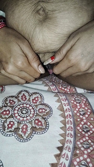Mujhe mota lund chahiye koi hai jo mujhe kala or lumba