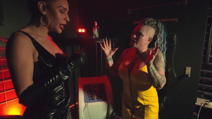 Stunning Shemale Gives Electro