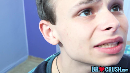 Young gay shoots cum after raw stepfamily penetration