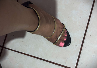 I love wearing high heels thumbnail