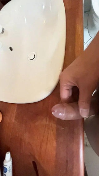 Cumshot in slow mo