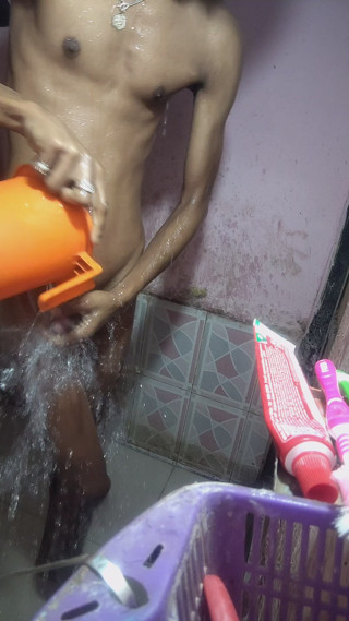 Bathroom me nahte time handjob