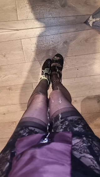Piss in my slutty nylon stockings
