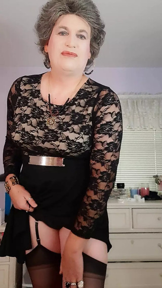 Hot and Horny T-Gilf Mommy Vicki needs a hot young stud! thumbnail