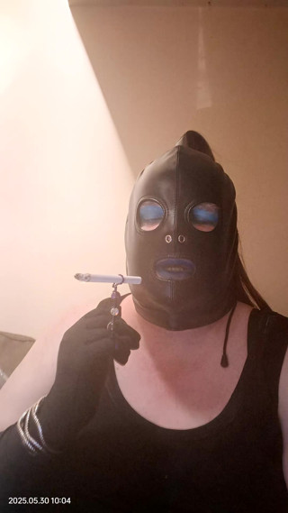 BBW TV smoking a cigarette using a ring holder and talking dirty thumbnail
